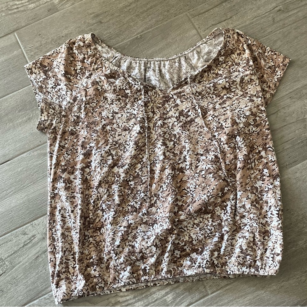 St. John's Bay Brown and Cream Floral Short Sleeve Top